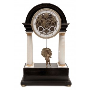 Skeletové sloupkové portálové mrkací hodiny s automatem a kalendářem
