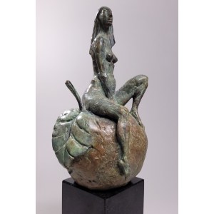 Robert Dyrcz, Eva auf einem Apfel (Bronze, Höhe 36 cm)