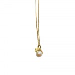 Naszyjnik w kolorze złotym, zawieszka z perłą oraz cyrkoniami
