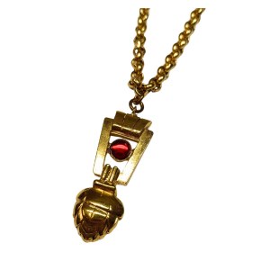 Collier à œillets rouges