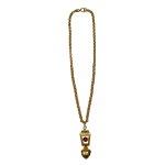 Collier à œillets rouges
