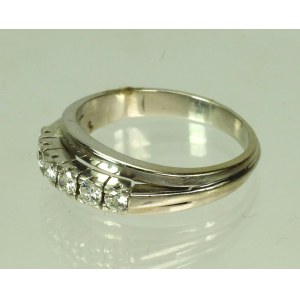 Gold ring with diamonds (83)