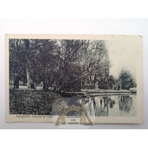 Nałęczów, przystań na stawie, ok. 1930