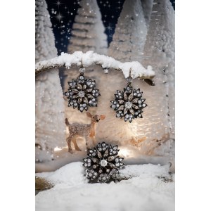 Komplet biżuterii wielofunkcyjnej z motywem śnieżynek: wisior i kolczyki lub trzy broszki, Francja, k. XIX w., styl wiktoriański
