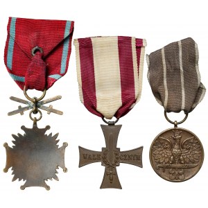 Zestaw po żołnierzu: Krzyż Walecznych, Zasługi i Medal Wojska