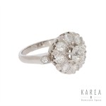 Gänseblümchen-Ring mit Diamanten, 2. Hälfte 20. Jahrhundert.
