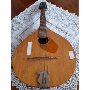 Mandolína, vyrobená v Sovětském svazu