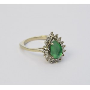 Ring with emerald