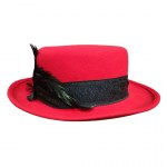Czerwony wełniany kapelusz fantazyjny z czarnymi piórami, Włochy