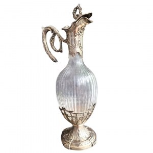 Křišťálová karafa se stříbrným kováním ve stylu Ludvíka XV/neoroko, klenotník Victor Boivin, Francie, 19. století.