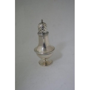Saupoudreuse en argent. Travail espagnol (915). Poids : g 160 g