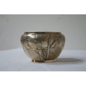 Coupe en argent, à décor de bambou. Chine. Poids : 190 g