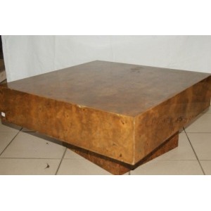 Table basse en placage de loupe , elle est constituée de deux éléments superposés. 35X70X70 cm