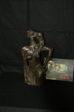 claude KAOL Un Enfant sur l'épaule. Bronze. Signé, numéroté 4/8. Daté 2010. Haut.: 34 cm