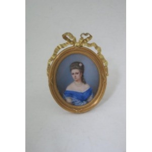 Ecole française vers 1850, Dame à la robe bleue. Miniature sur ivoire. Cadre en bronze doré. Haut.: 14 cm