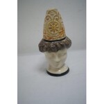QUIMPER (HB) Pichet en forme de tête de bretonne. Haut.: 20 cm
