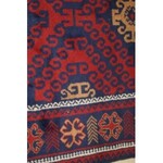 Tapis afghan en laine à décor géométrique bleu marine sur fond rouge 190 x 102 cm.