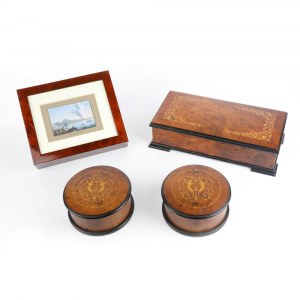 Lot of 4 wooden boxes in shapes and sizes