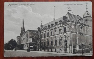 Rue Myslowice.Dworcowa avec bureau de poste