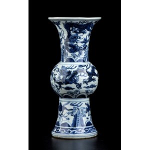 A 'BLUE AND WHITE' PORCELAIN BALUSTER VASE