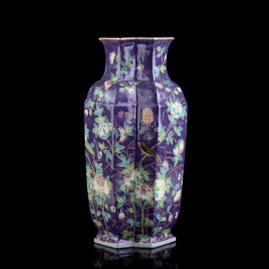 A POLYCHROME ENAMELLED PORCELAIN VASE