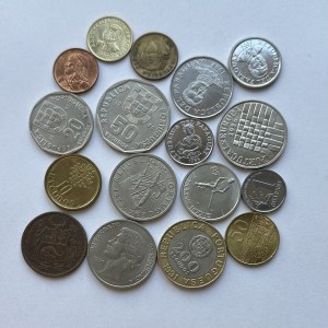 Lot de 17 pièces de différents types et années MIX