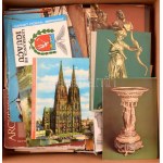 Egy doboz MODERN vegyes üdvözlőlap és képeslap / A box of modern greeting postcards and cards