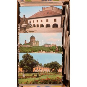 Kb. 800 db MODERN színes retro magyar város képeslap vegyes minőségben dobozban: 1960...