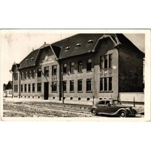 1943 Topolya, Bácstopolya, Backa Topola; Polgári iskola, automobil / school, automobile (EK)