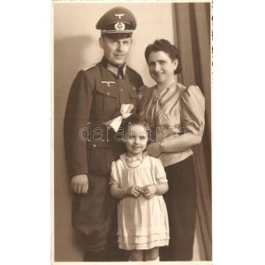 1940 Pilot with his family, Maria Hlawka photo