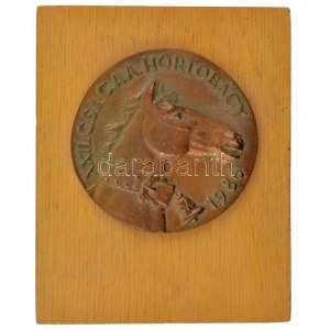 Somogyi Árpád (1926-2008) 1986. XXII. C.S.I.C.A.A. Hortobágy egyoldalas bronz emlékérem fa talapzatra applikálva ...