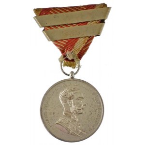 ~1870. Ferenc József I. osztályú Ezüst Vitézségi Érem ezüstözött bronz kitüntetés, ismétlőpántos mellszalagon...