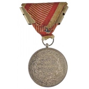 ~1870. Ferenc József I. osztályú Ezüst Vitézségi Érem ezüstözött bronz kitüntetés, ismétlőpántos mellszalagon...