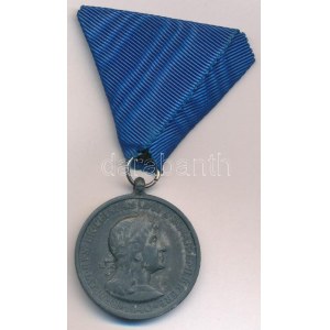 1940. Erdélyi részek felszabadulásának emlékére Zn emlékérem mellszalaggal, cserélt kontraszemmel. Szign.: Berán T:1...