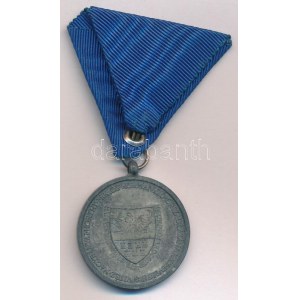 1940. Erdélyi részek felszabadulásának emlékére Zn emlékérem mellszalaggal, cserélt kontraszemmel. Szign.: Berán T:1...