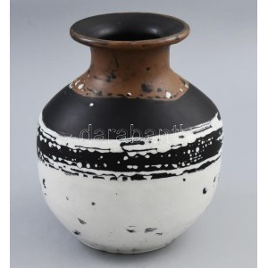 Gorka Lívia (1925-2011): Fehér-fekete-barna váza. Jelzett, hibátlan, m: 18,5 cm