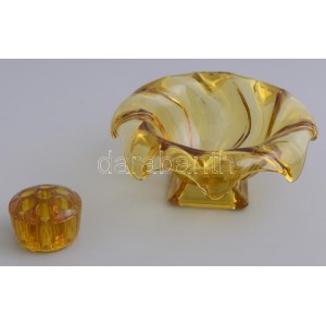Sárga üveg kínáló tál + füstölőtartó, utóbbi csorbákkal, 15x7 cm és 5x3 cm
