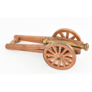 Díszágyú fa, réz rátétekkel. h: 21 cm