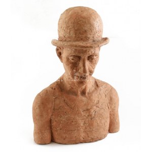 Jelzés nélkül: Kalapos férfi. Égetett agyag, korának megfelelő állapotban, m: 51 cm