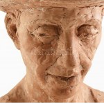 Jelzés nélkül: Kalapos férfi. Égetett agyag, korának megfelelő állapotban, m: 51 cm