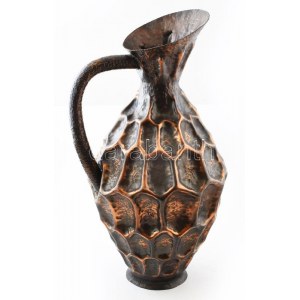 Iparművész kancsó alakú réz padlóváza, Jajesnica Róbert?, kopással, m: 61 cm