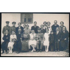 cca 1930-40 esküvői csoportké, Karl Lichtblau/Hof i.M. pecséttel jelzett fotólapja, j9x14 cm