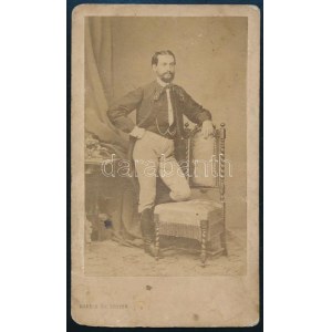 cca 1860-1870 Elegáns úr egészalakos portréja, vizitkártya Borsos és Doctor pesti műterméből, kissé foltos, 10...
