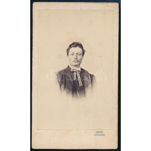 cca 1860 Jack Frigyes nagykanizsai órásmester műtermében készült keményhátú portréfotó, rajta ismeretlen férfival...