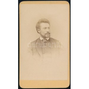 cca 1870 Férfiportré, keményhátú fotó a Weinwurm és Fiai műteremből (Pest), 10,5×6,5 cm