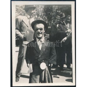 cca 1930 Törpe növésű férfi, fotó, 6×4,5 cm