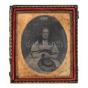 cca 1845-1850 Női portré, dagerrotípia, első borító nélkül 8x9,57 cm