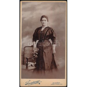 cca 1910 Budapest, Sinayberger Béla fényképészeti és festészeti fényképész műtermében készült, keményhátú, vintage fotó...
