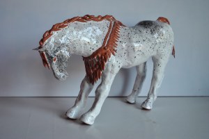 Aneta Śliwa, Koń biały z wieńcem, 2018
