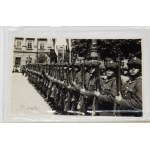 Album de photos (103) : du défilé du 3 mai 1936 à Błonia Krakowskie et autres photographies. [De la collection de Rotmistrz Roman Medwicz].